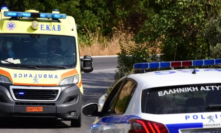 E rëndë/ 28-vjeçarja u gjet e gjakosur buzë rrugës, burri i saj pretendon se u aksidentua, dëshmitë e fëmijëv: Babi e..