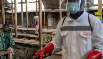 Ebola rikthen frikën në Afrikë, mbi 200 viktima dhe 10 shtete në rrezik