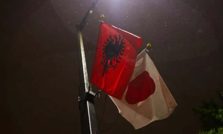 Edi Rama në Tokio, rrugët zbukurohen me flamuj shqiptarë