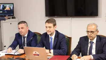 Editoriali i Ramës e Vuçiç për median gjermane, Hoxha: Është opinion, jo aleancë