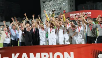Egnatia shpallet kampion për të tretin vit rresht, presidenti Duka i dorëzon trofeun