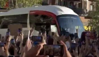 El Clasico nis me dhunë, sulmohet autobusi i Real Madridit dhe i thyhen xhamat
