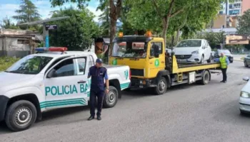 Elbasan/ Policia Bashkiake aksion për zhvendosjen e automjeteve ‘të harruara’ në rrugë, dërgohen në…