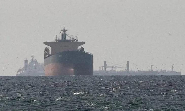 Emiratet e Bashkuara Arabe: Refuzojmë tarifat për të kaluar në Ngushticën e Hormuzit