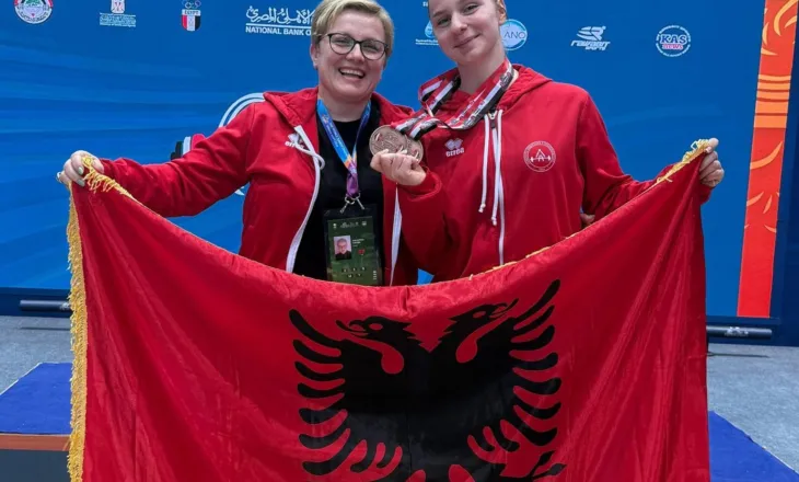 Enkileda Carja i dhuron Shqipërisë dy medalje të bronzta në botërorin e kategorisë junior