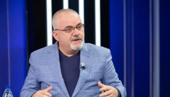 “Erdhi dita të mos falësh më askënd”/ Mesazhi i fortë i Artan Hoxhës për Kokën: Të shkojnë lart te Rama jo të..