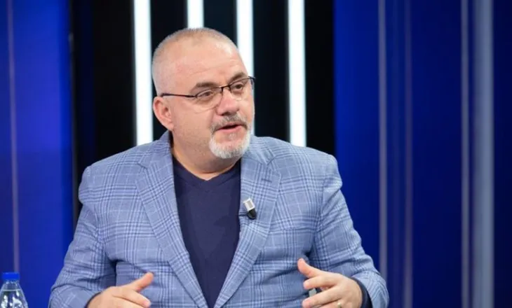 “Erdhi dita të mos falësh më askënd”/ Mesazhi i fortë i Artan Hoxhës për Kokën: Të shkojnë lart te Rama jo të..
