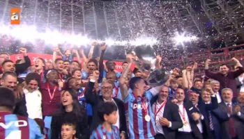 Ernest Muçi ngre lart trofeun, Trabzonspori shpallet fitues i Kupës së Turqisë