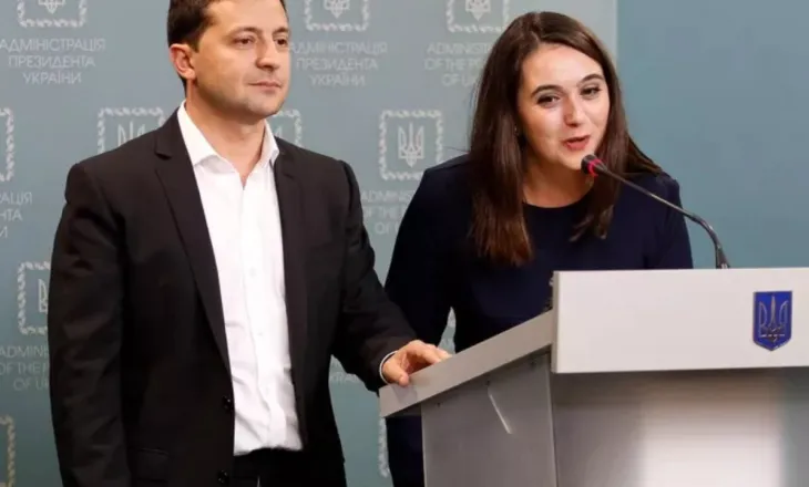 “Është histerik, pastron para, duket si një arush i butë, por kur fiken dritat…”, ish zëdhënësja tregon anën e errët të Zelenskyt: Ndryshon maskën gjatë gjithë kohës