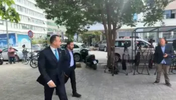 Është paditur për shpifje, deputeti Klevis Balliu paraqitet në GJKKO