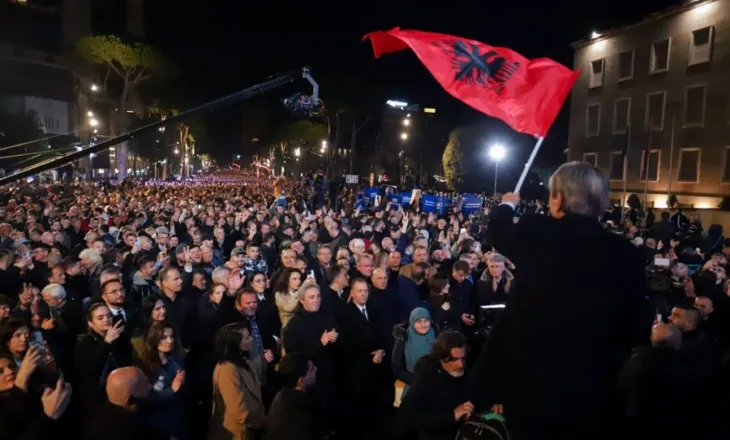 Është protesta e shqiptarëve – Sot opozita mblidhet në sheshin para kryeministrisë në një reagim kombëtar