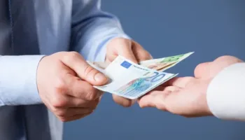 Euro “braktiset” nga huamarrësitm kreditë në lekë fitojnë terren përgjatë katër muajve të parë të vitit