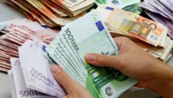 Euro në krizë, monedha europiane mbyll javën në nivelin më të ulët historik