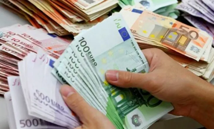 Euro në krizë, monedha europiane mbyll javën në nivelin më të ulët historik