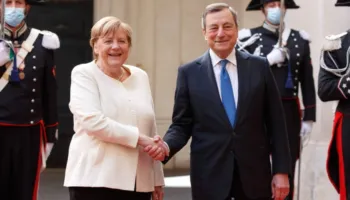 Europa gati të nisë negociatat me Putin, BE sugjeron si negociatorë ish-kancelaren Merkel dhe ish-presidentin e Bankës Europiane, Mario Draghi