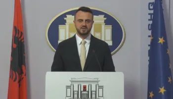 “Fakte tronditëse”, deputeti i PD nxjerr shifrat e INSTAT, sulmon qeverinë për boshatisjen e universiteteve