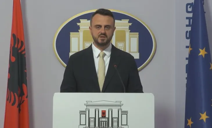 “Fakte tronditëse”, deputeti i PD nxjerr shifrat e INSTAT, sulmon qeverinë për boshatisjen e universiteteve