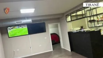 “Fati i lojërave”/ Organizonin baste në lokal, arrestohet administratori, procedohet një tjetër në Tiranë