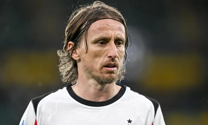 Fati i Modricit te Milan mbetet pezull, Allegri dhe Champions vendosin të ardhmen e tij
