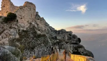 “Fazë dramatike” e luftës, Izraeli pushton fortesën strategjike Beaufort dhe zgjeron ofensivën tokësore në Liban