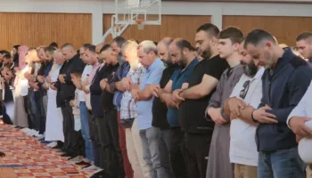 Festa e Kurban Bajramit, besimtarët në Gjirokastër falin namazin: Paqe, bagëti dhe shumë mirëkuptim mes njerëzve