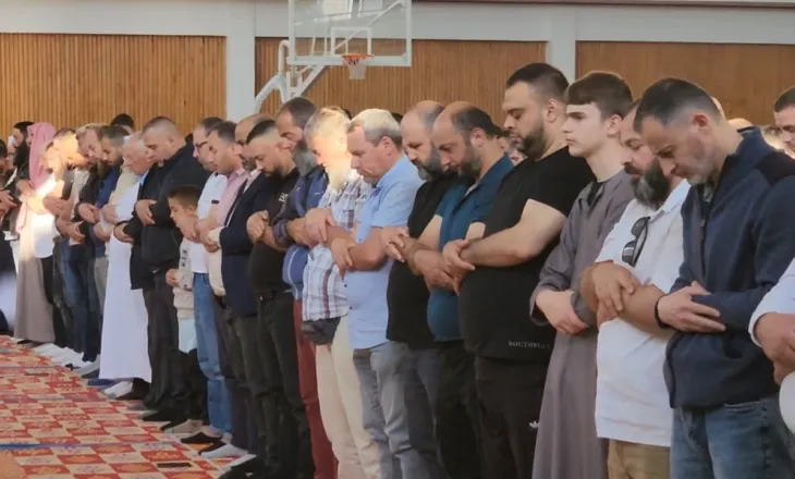 Festa e Kurban Bajramit, besimtarët në Gjirokastër falin namazin: Paqe, bagëti dhe shumë mirëkuptim mes njerëzve