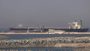 Fiken radarët dhe veprohet në fshehtësi, si Emiratet e Bashkuara Arabe kalojnë anijet me naftë në Hormuz