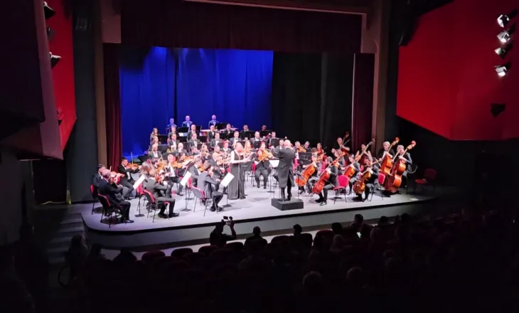 Filarmonia e Kosovës në Korçë/ Koncert i veçantë, qytetarët shijuan muzikën e trevave shqiptare