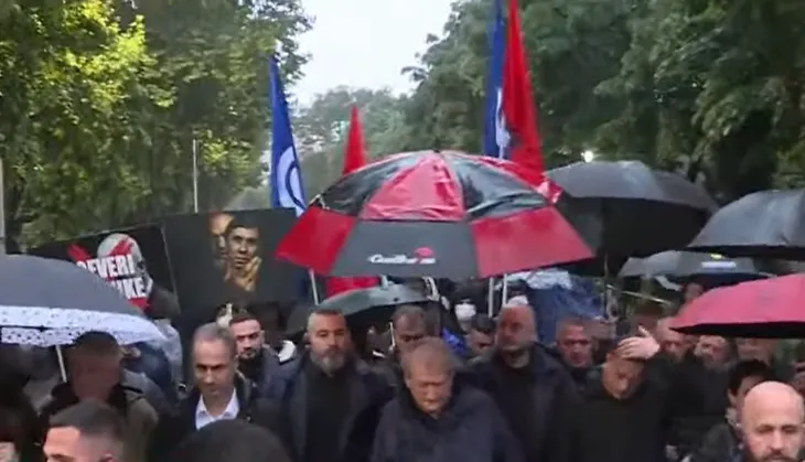 Fillon protesta e PD para Kryeministrisë