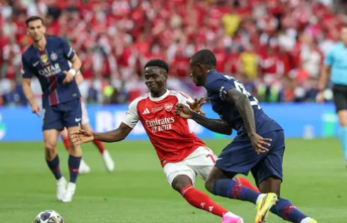 Finalja e Champions, Arsenali kryeson ndaj kampionëve në fuqi
