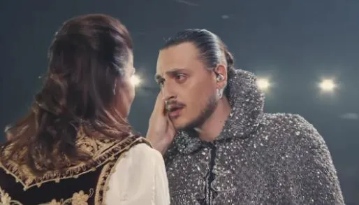 Finalja e Eurovizionit/ Alis shkëlqen në finalen e Eurovizionit me baladën “Nân”