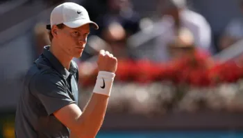 Fiton ndaj Zverev në finale, Siner futet në histori