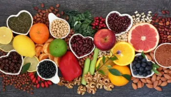 Flavonoidet, 10 ushqimet që ndihmojnë zemrën, trurin dhe imunitetin