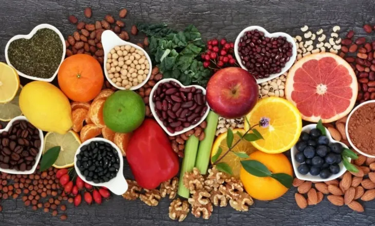 Flavonoidet, 10 ushqimet që ndihmojnë zemrën, trurin dhe imunitetin