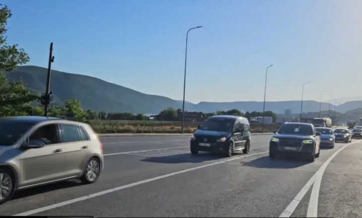 Fluks në Morin drejt detit/ Mbi 26 mijë udhëtarë kalojnë kufirin, bregdeti mbetet destinacioni kryesor