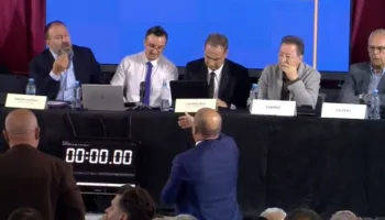 “Fol edhe tre minuta”, debat i ashpër Mziu-Mazniku për Reformën Territoriale