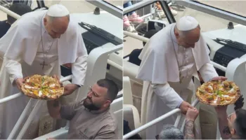 Foto/ Ndodh sërish, Papa Leoni merr dhuratë një picë gjatë vizitës së tij në qytezën e vogël italiane