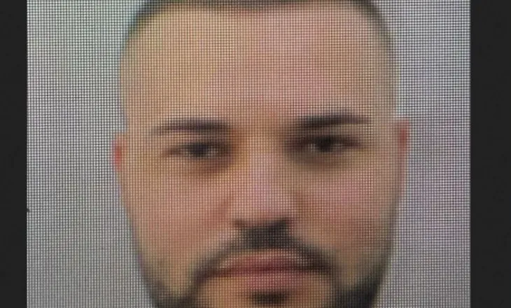 FOTO/ Plagosi Juxhin Hamajezin për borxhin 30 mijë euro, ja kush është Klodian Kallo
