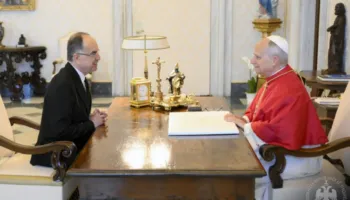 FOTO / Takimi në Vatikan, Presidenti Begaj fton Papën të vizitojë Shqipërinë