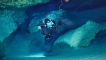 Foto/ Tragjedia në Maldive, pamjet brenda “Shpellës së Peshkaqenëve” zbulojnë terrin ku humbën jetën pesë zhytësit italianë