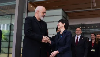 Foto-Video/ Nga gjesti i Ramës me homologen e Japonisë te leksioni me studentët, detajet e vizitës zyrtare të kryeministrit në Tokio