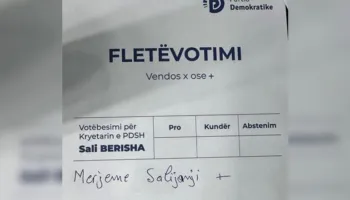 FOTOLAJM/ Demokratët bojkojnë procesin zgjedhor, shkruajnë në fletë emrin ‘Merjeme Salianji’