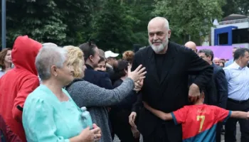 FOTOT/ Rama ndan pamje nga vizita në Korçë: Me kënaqësinë e mikpritjes…