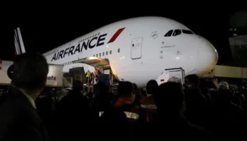 Frikë nga Ebola, avioni i nisur nga Parisi në Detroit devijohet për në Kanada