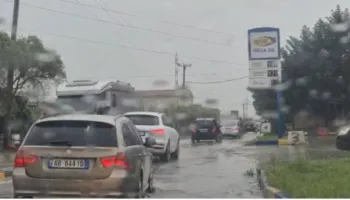 Fundjava sërish me trafik në Elbasan, moti me shi pa ndikim në fluksin e mjeteve
