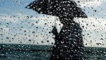 Fundjavë me mot të paqëndrueshëm! Temperaturat ulen me 3 gradë celsius