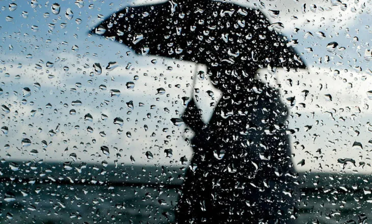 Fundjavë me mot të paqëndrueshëm! Temperaturat ulen me 3 gradë celsius