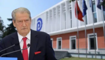 Gara pa rivalë e Berishës për drejtimin e PD-së, rrezikon të fundosë politikisht partinë