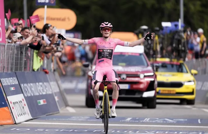 Giro d’Italia/ Visma e Jonas Vingegard triumfon në tokën zviceriane