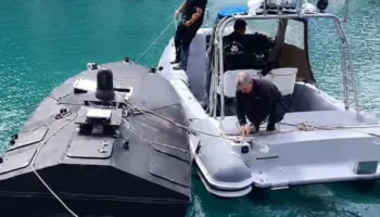 Gjendet një dron misterioz i mbushur me eksploziv në Detin Jon, ja skenarët e mundshëm